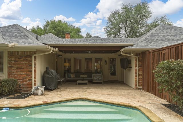 9510 Hill View Drive, Dallas, TX 75231