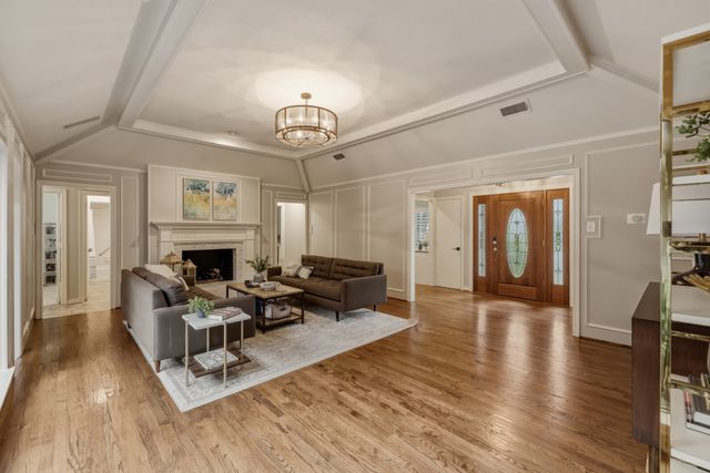 9510 Hill View Drive, Dallas, TX 75231