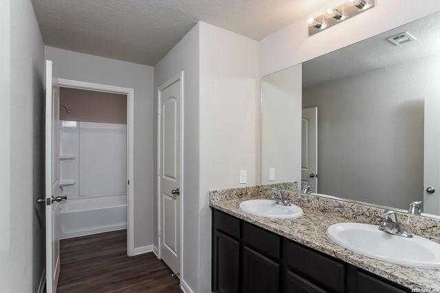 7811 Oxbow Way, San Antonio, TX 78254