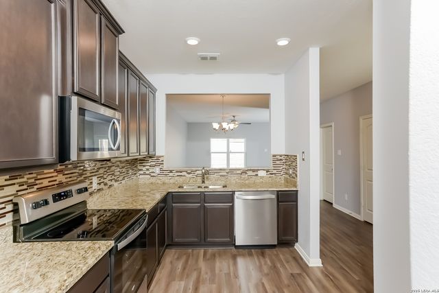 7811 Oxbow Way, San Antonio, TX 78254