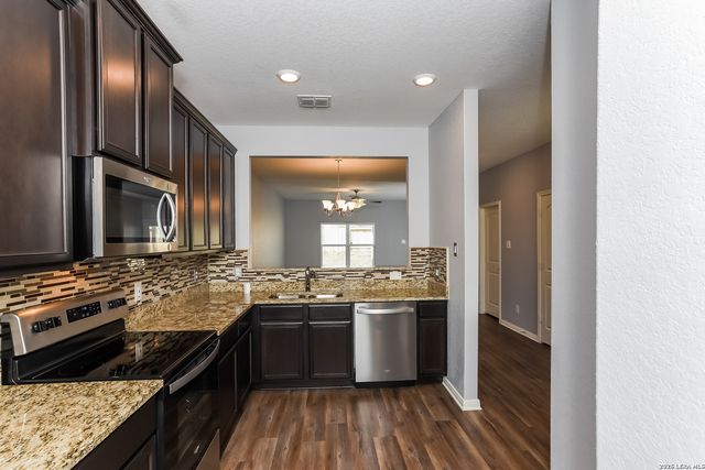 7811 Oxbow Way, San Antonio, TX 78254