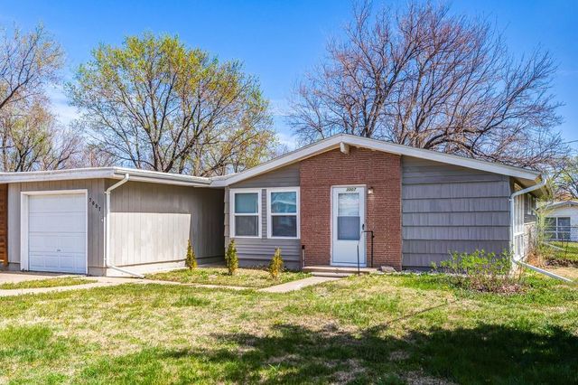 3007 Castle Ct, Salina, KS 67401