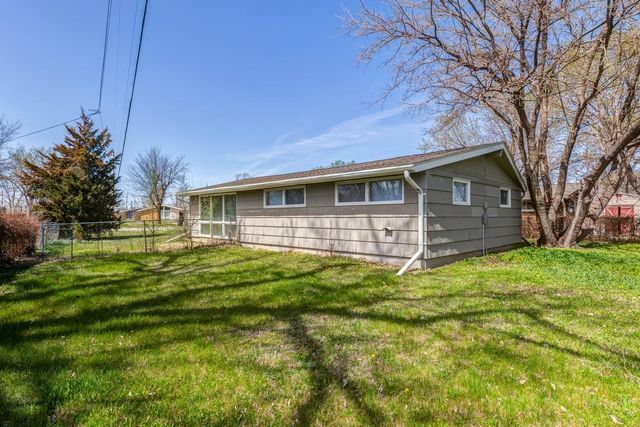 3007 Castle Ct, Salina, KS 67401