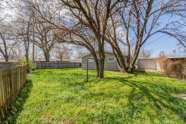 3007 Castle Ct, Salina, KS 67401