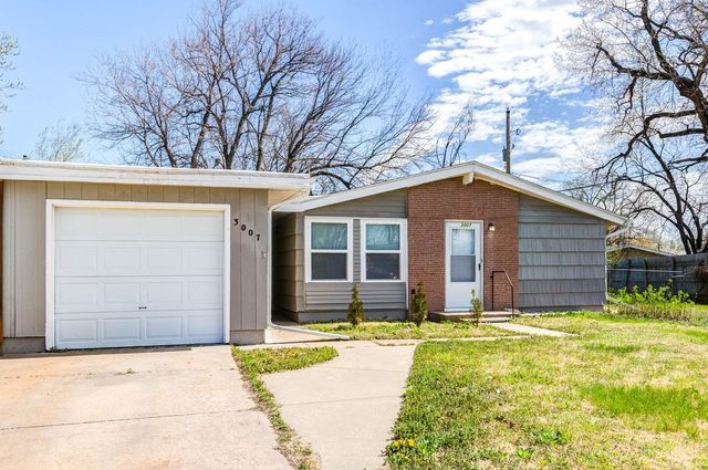 3007 Castle Ct, Salina, KS 67401