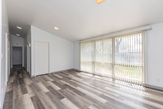 3007 Castle Ct, Salina, KS 67401