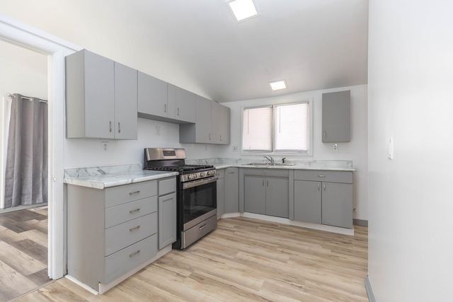 3007 Castle Ct, Salina, KS 67401