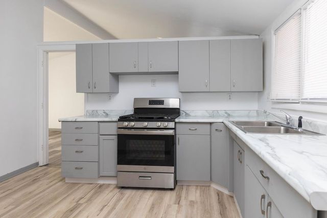 3007 Castle Ct, Salina, KS 67401