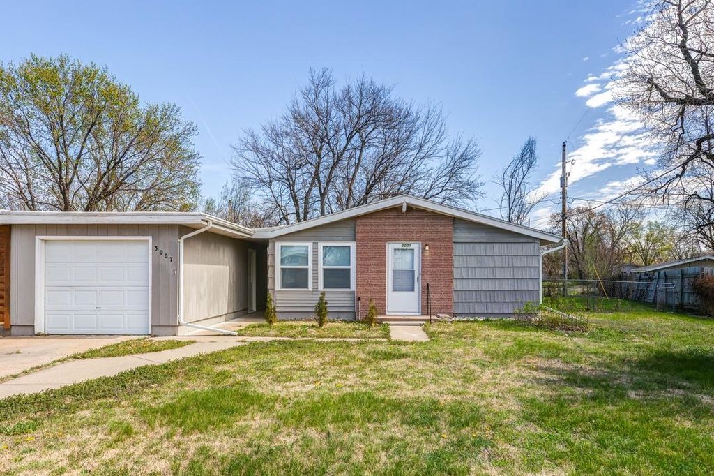 3007 Castle Ct, Salina, KS 67401