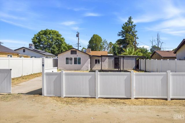 718 Lincoln Avenue, Bakersfield, CA 93308
