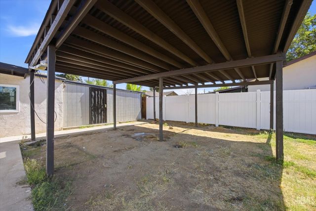 718 Lincoln Avenue, Bakersfield, CA 93308