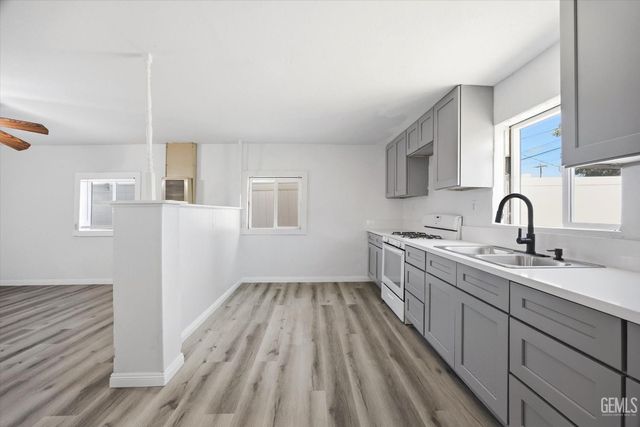 718 Lincoln Avenue, Bakersfield, CA 93308