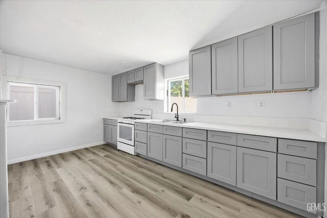 718 Lincoln Avenue, Bakersfield, CA 93308