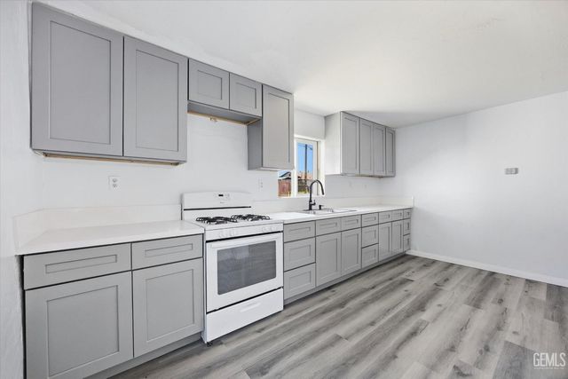 718 Lincoln Avenue, Bakersfield, CA 93308