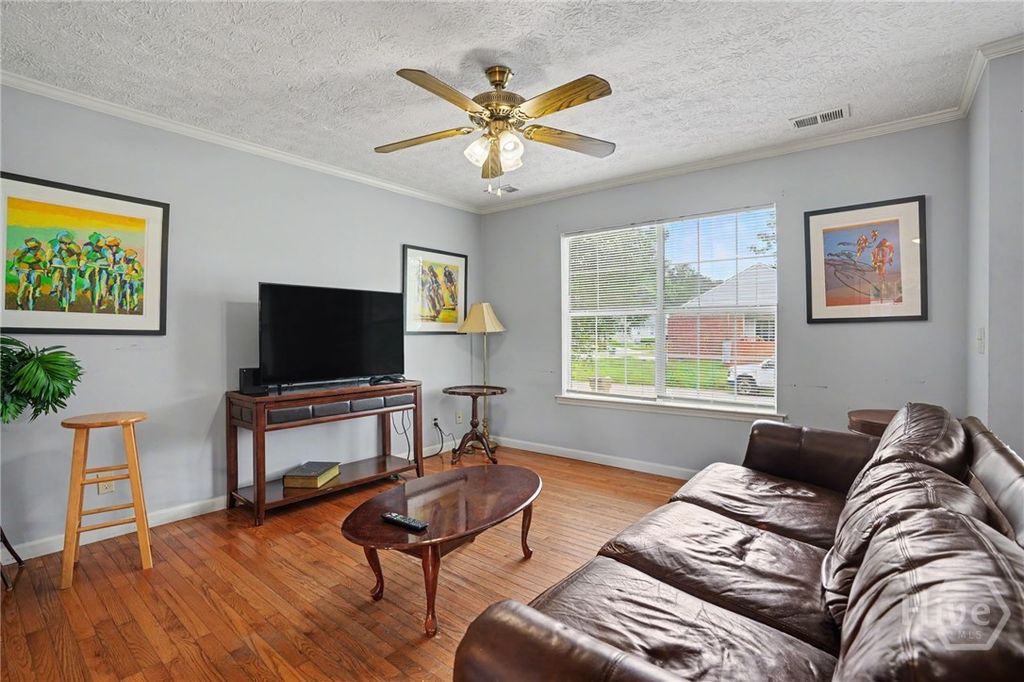 Image 8 of property listing at 111 Crossover Lane, Savannah, GA 31410