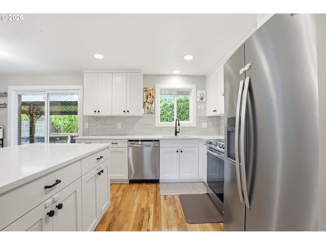 735 Sw 136TH Ave, Beaverton, OR 97005