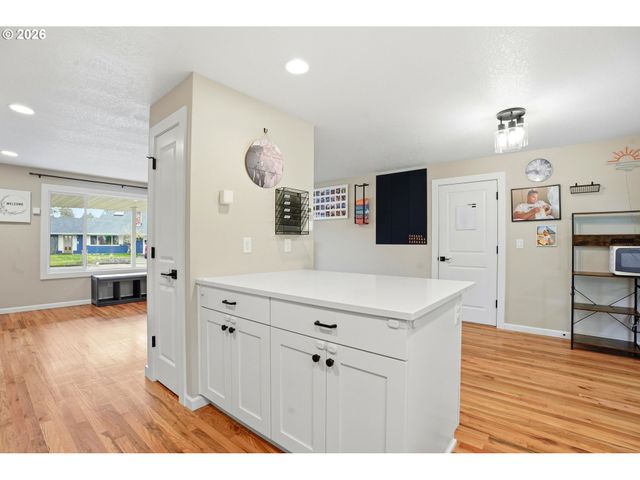 735 Sw 136TH Ave, Beaverton, OR 97005