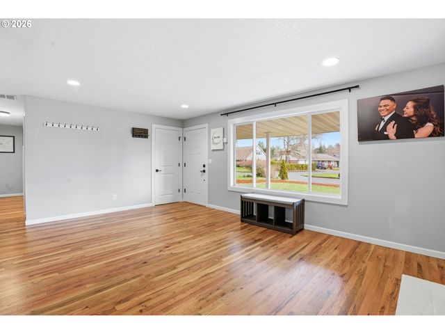 735 Sw 136TH Ave, Beaverton, OR 97005