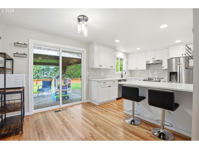 735 Sw 136TH Ave, Beaverton, OR 97005