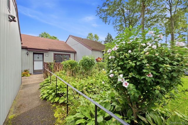 209 Strathmore Gate Drive, Stony Brook, NY 11790