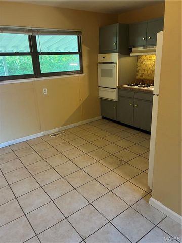 1911 Keelen Drive, St Louis, MO 63136