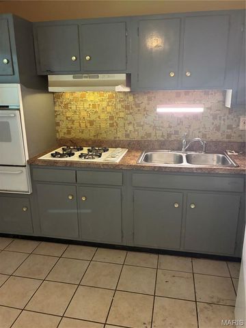 1911 Keelen Drive, St Louis, MO 63136