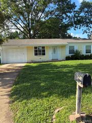 1911 Keelen Drive, St Louis, MO 63136