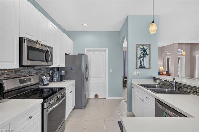 23410 Olde Meadowbrook CIR, Estero, FL 34134