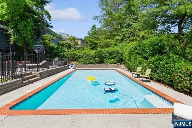 437 Summit Street, Englewood Cliffs, NJ 07632