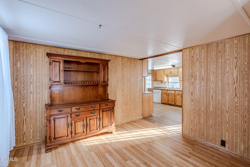 454 Piccadilly Circle, Bismarck, ND 58504 photo 11