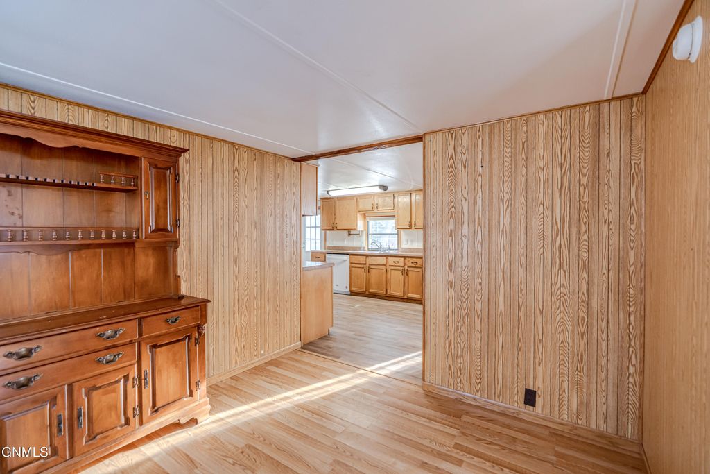 454 Piccadilly Circle, Bismarck, ND 58504 photo 13