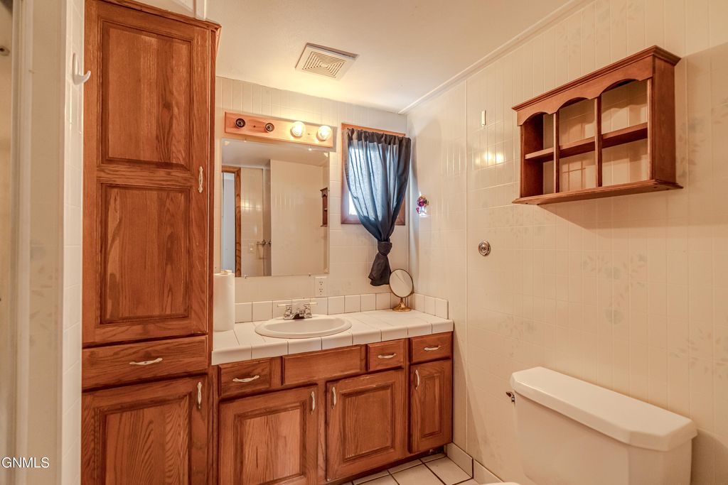 454 Piccadilly Circle, Bismarck, ND 58504 photo 31