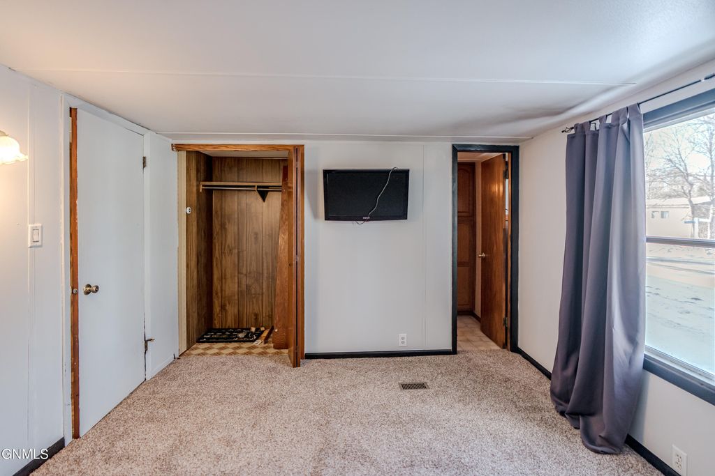 454 Piccadilly Circle, Bismarck, ND 58504 photo 36