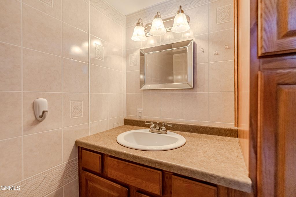 454 Piccadilly Circle, Bismarck, ND 58504 photo 38