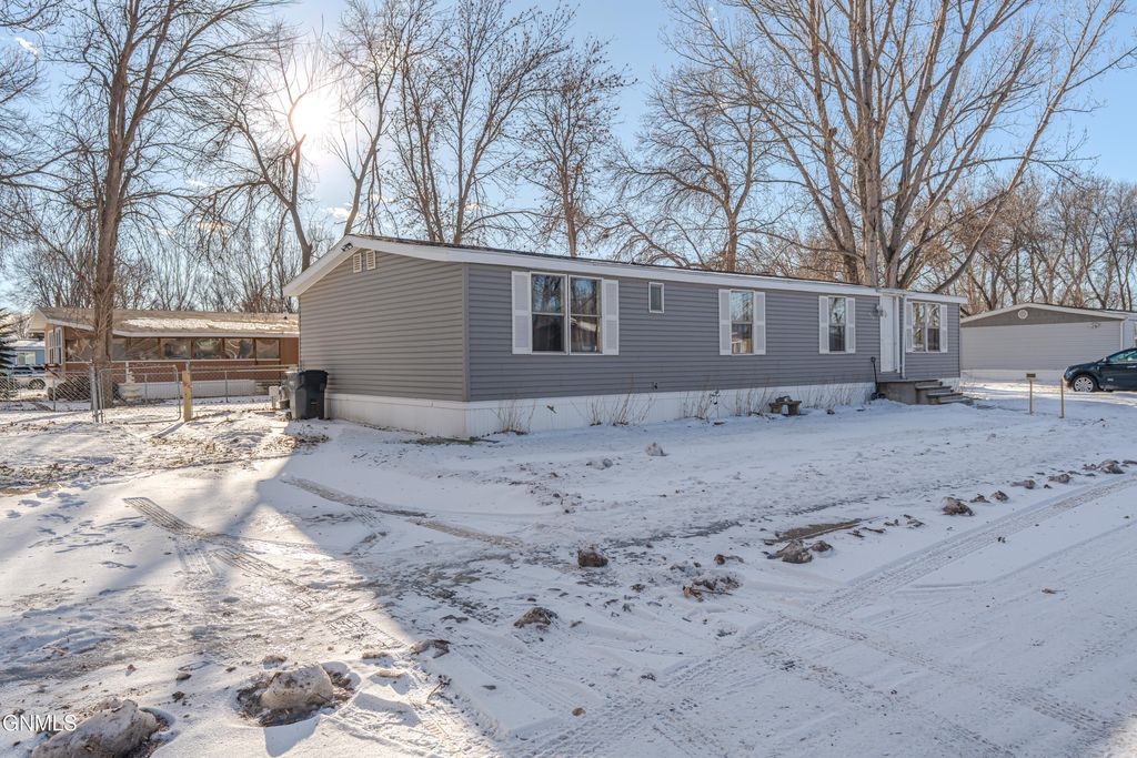 454 Piccadilly Circle, Bismarck, ND 58504 photo 45