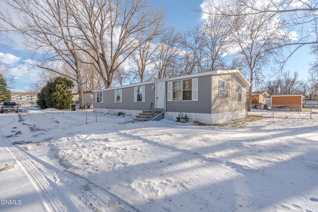 454 Piccadilly Circle, Bismarck, ND 58504 photo 46