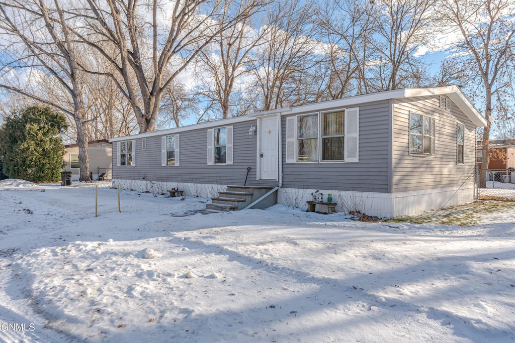 454 Piccadilly Circle, Bismarck, ND 58504 photo 47