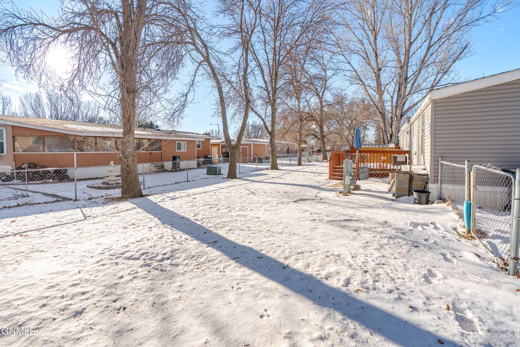 454 Piccadilly Circle, Bismarck, ND 58504 photo 49