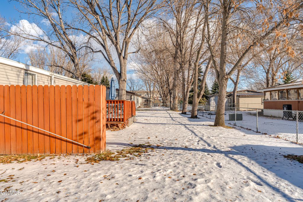 454 Piccadilly Circle, Bismarck, ND 58504 photo 56