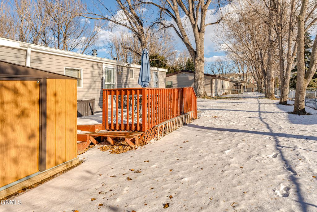 454 Piccadilly Circle, Bismarck, ND 58504 photo 57