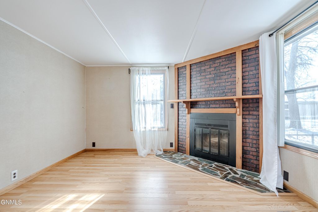 454 Piccadilly Circle, Bismarck, ND 58504 photo 6