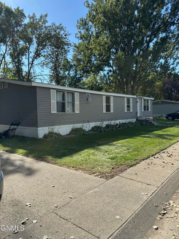 454 Piccadilly Circle, Bismarck, ND 58504 photo 61