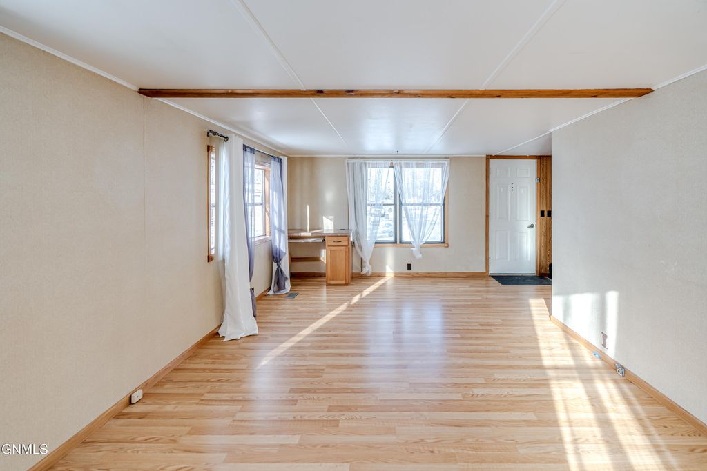 454 Piccadilly Circle, Bismarck, ND 58504 photo 8