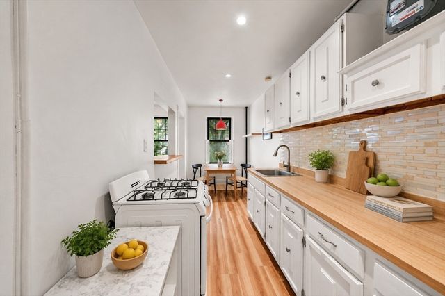 66 Queensberry St 218, Boston, MA 02215