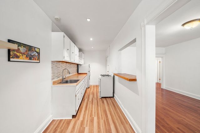 66 Queensberry St 218, Boston, MA 02215