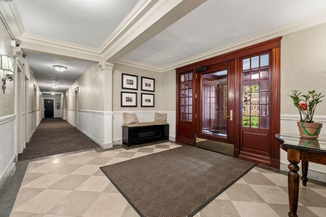 66 Queensberry St 218, Boston, MA 02215