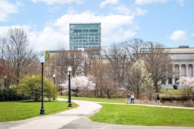 66 Queensberry St 218, Boston, MA 02215