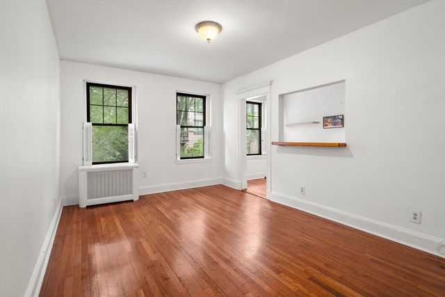 66 Queensberry St 218, Boston, MA 02215