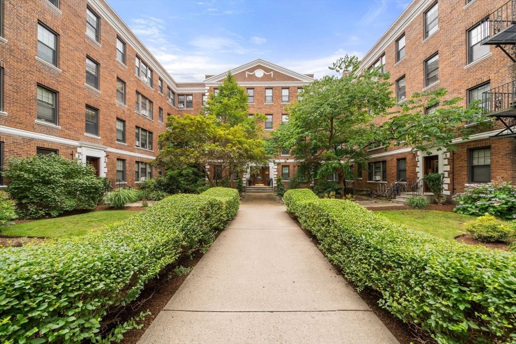 66 Queensberry St 218, Boston, MA 02215