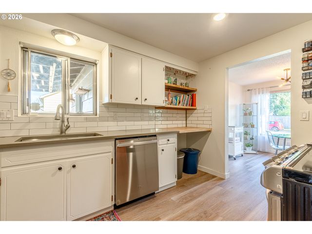 9715 Se RAMONA St, Portland, OR 97266